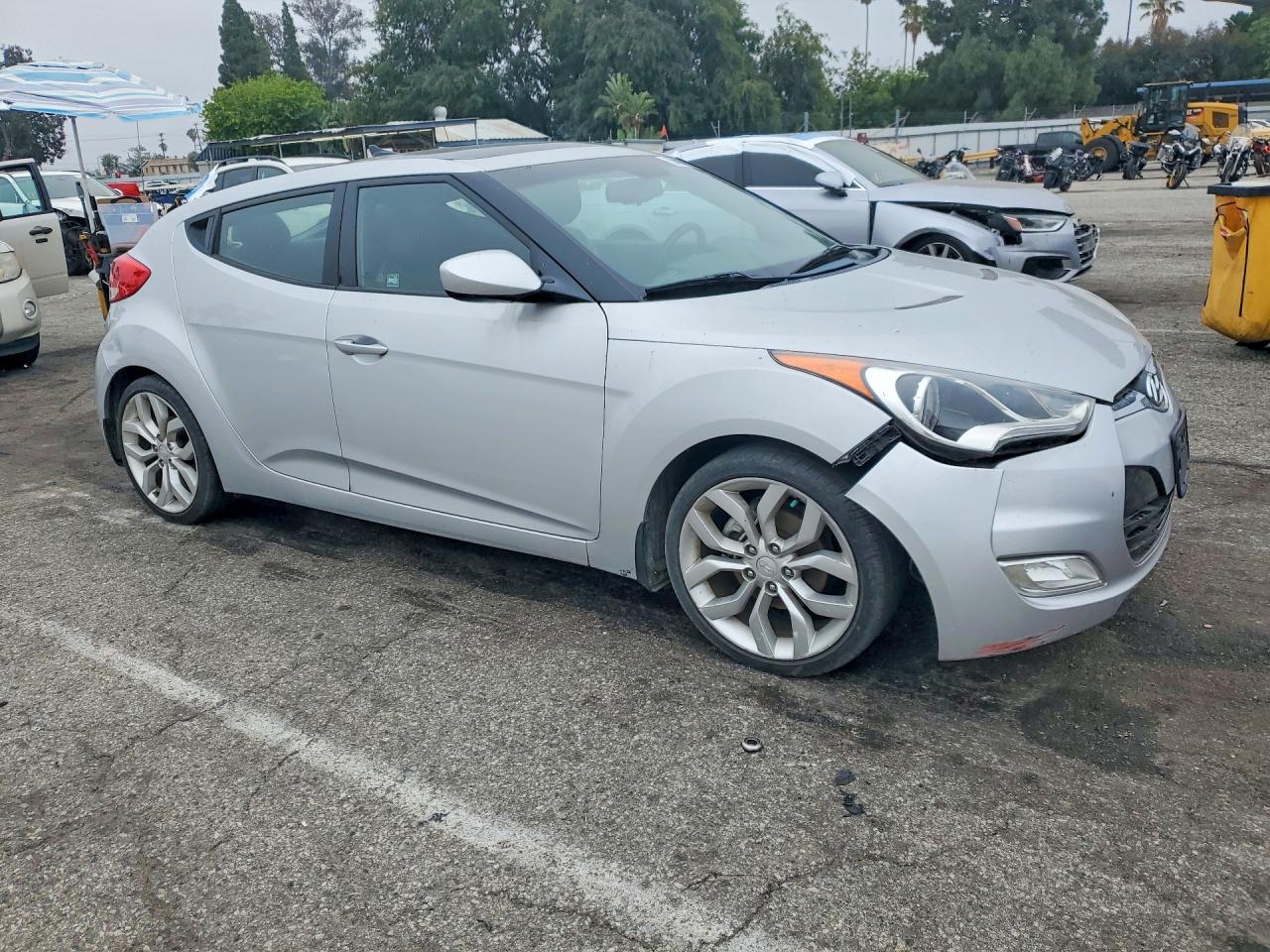 2012 Hyundai Veloster VIN KMHTC6AD4CU079447 photo 4