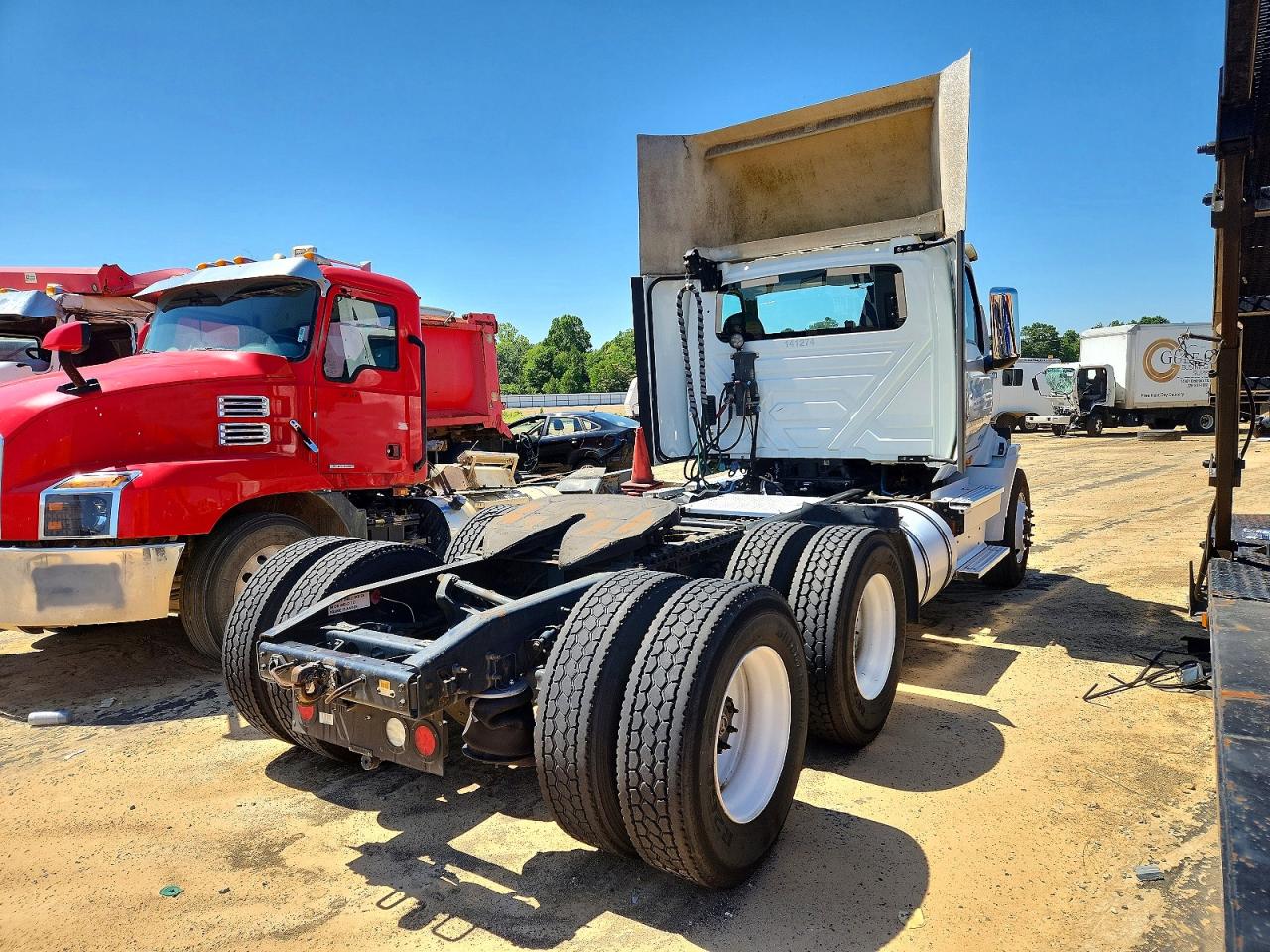 2020 International All models VIN 3HSDWTZR6LN868462 photo 4
