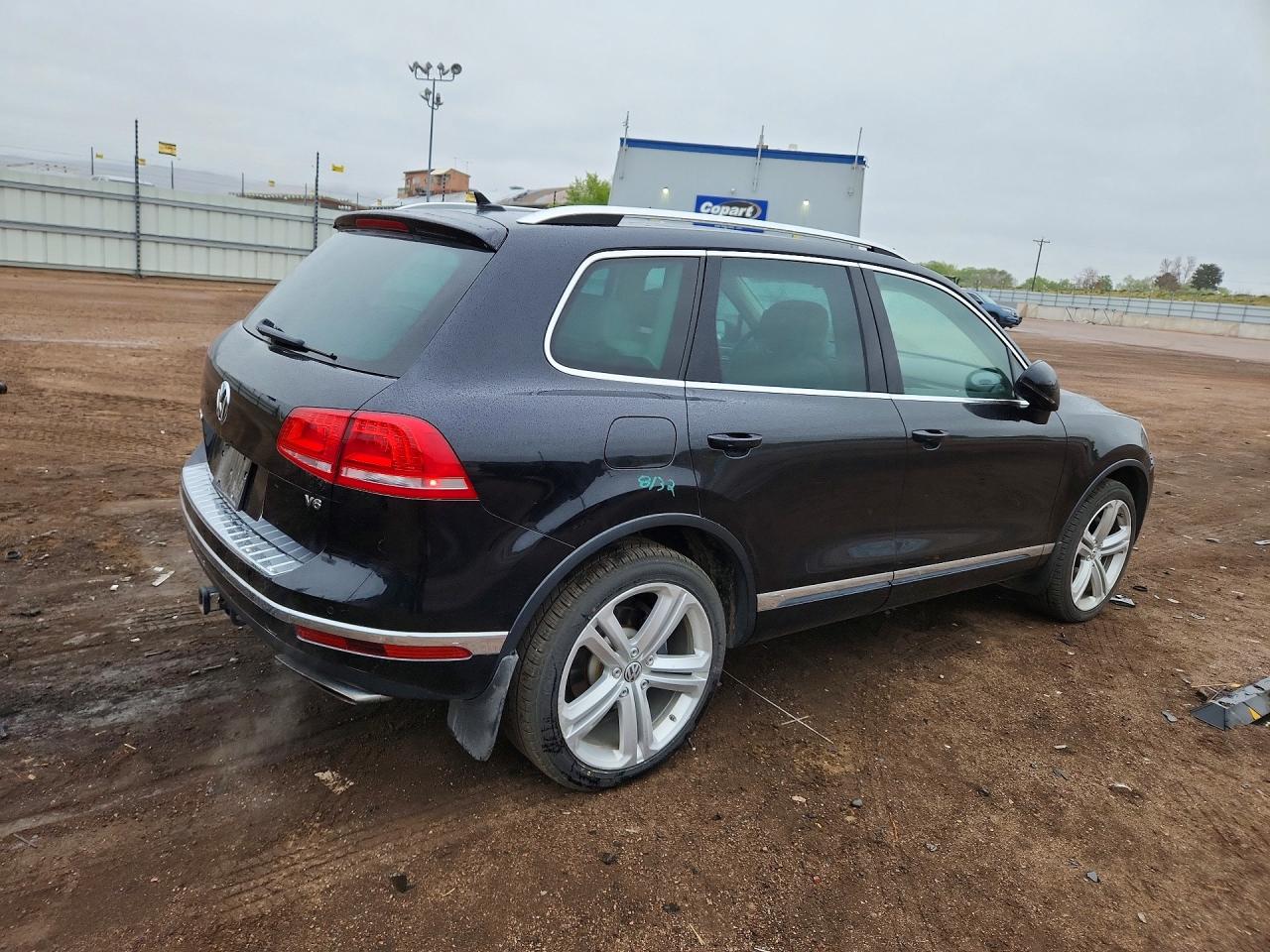 2017 Volkswagen Touareg VIN WVGGF7BP5HD004982 photo 3