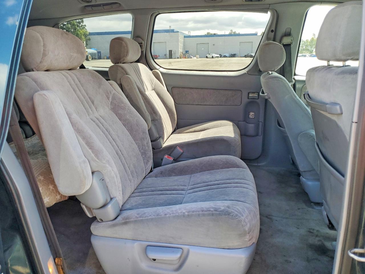 1998 Toyota Sienna VIN 4T3ZF13C6WU025460 photo 11