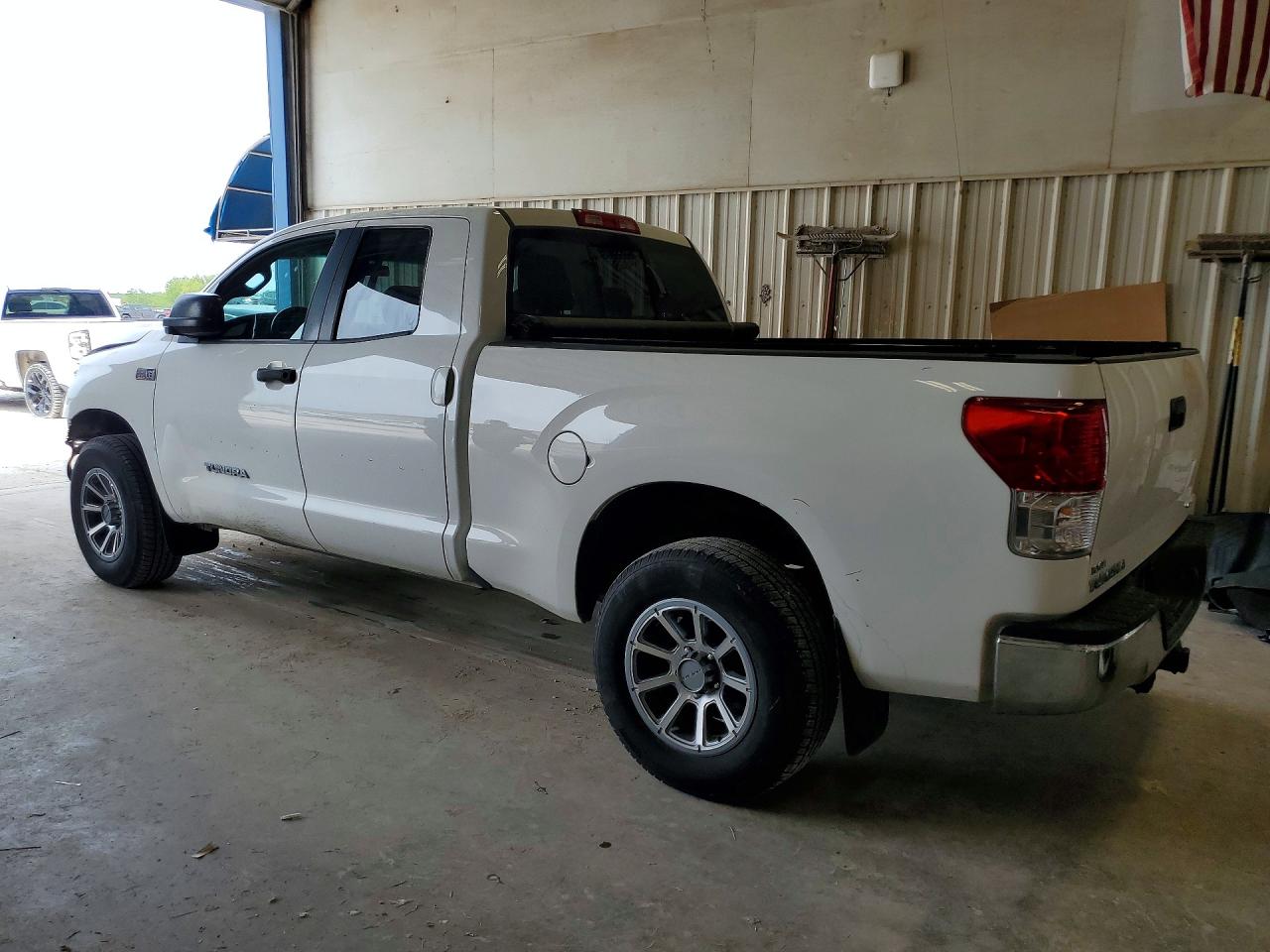 2012 Toyota Tundra VIN 5TFUY5F14CX257939 photo 2