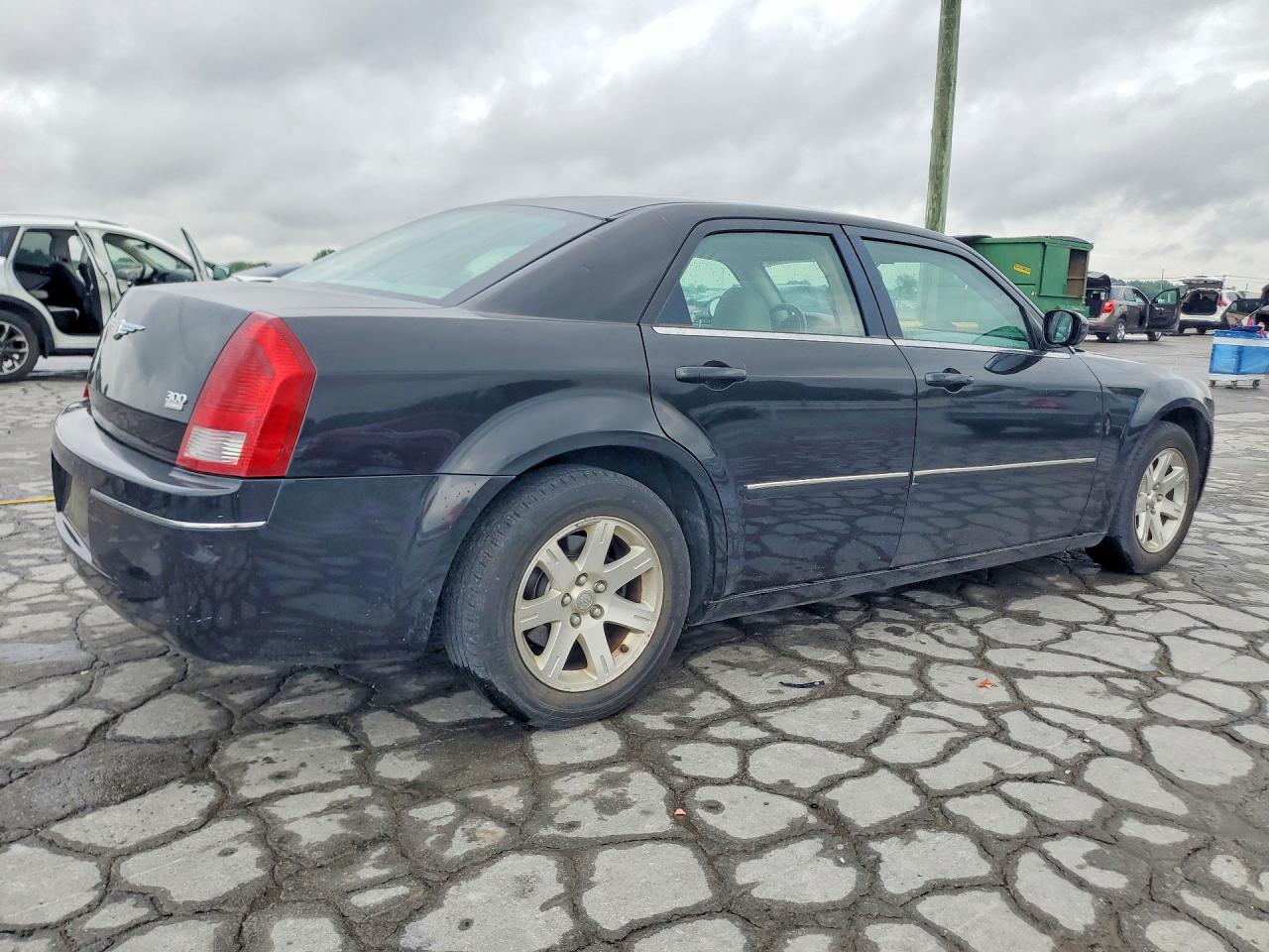 2006 CHRY 300 VIN 2C3KA53G56H159200 photo 3