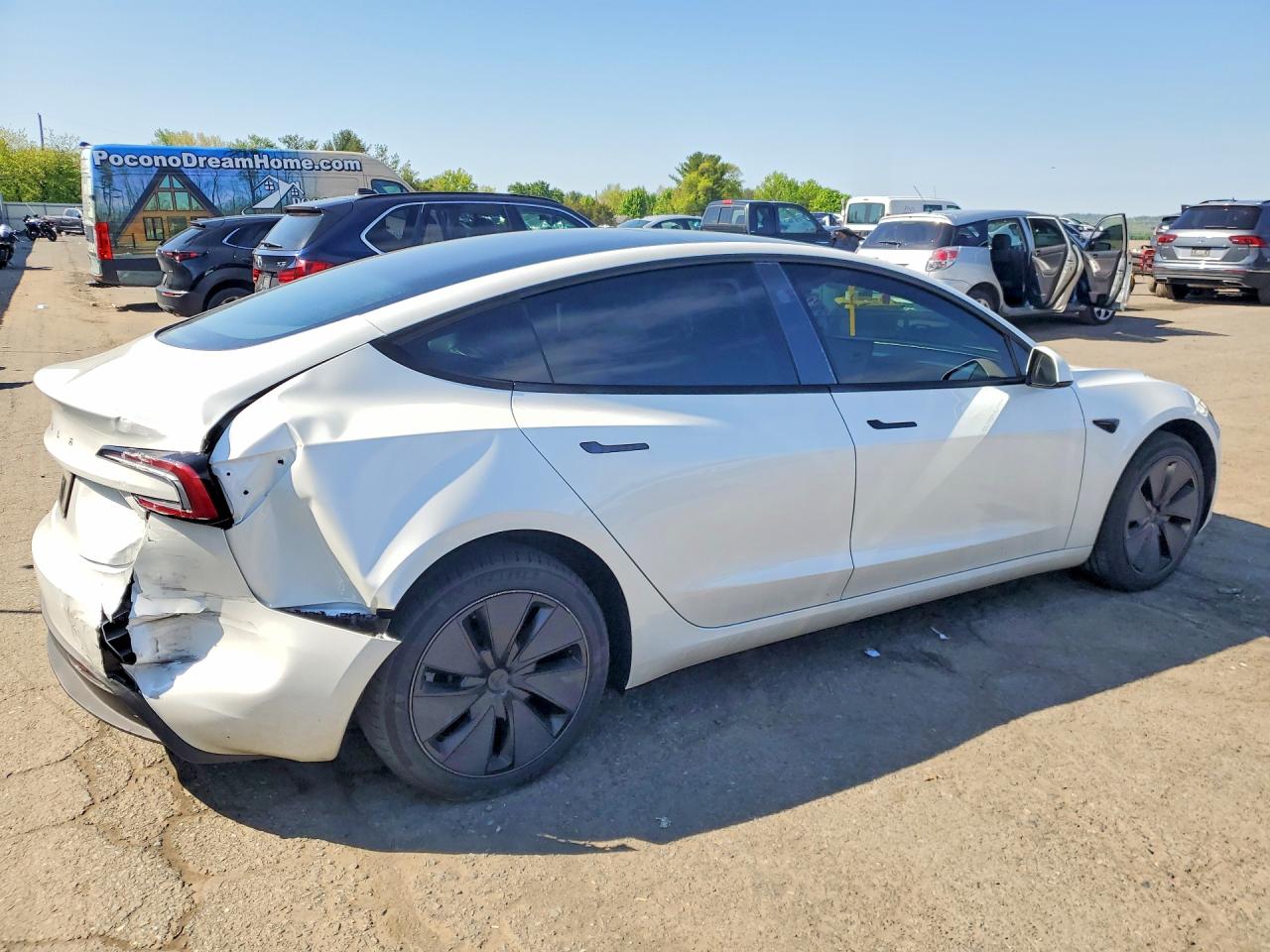2025 Tesla Model 3 VIN 5YJ3E1EAXSF046462 photo 3