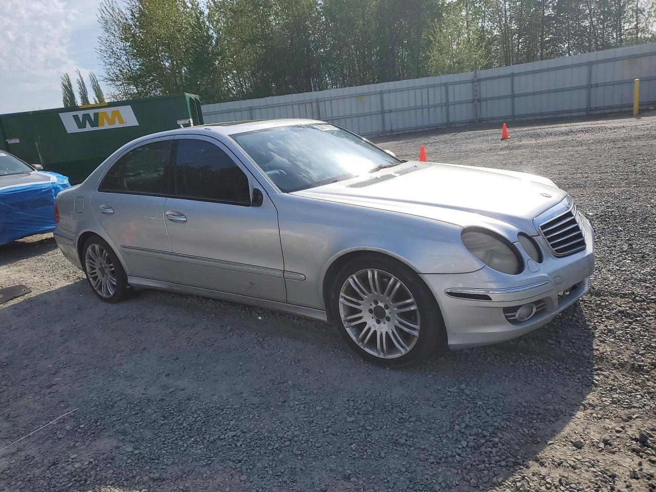 2007 Mercedes-Benz E-class VIN WDBUF56X87B031642 photo 4