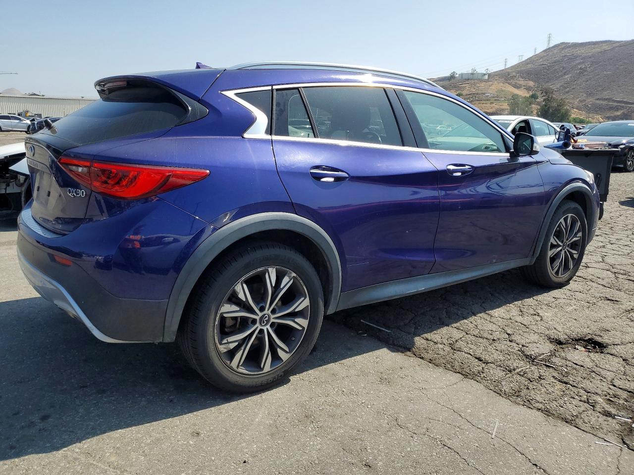 2017 Infiniti Qx30 VIN SJKCH5CR3HA023563 photo 3