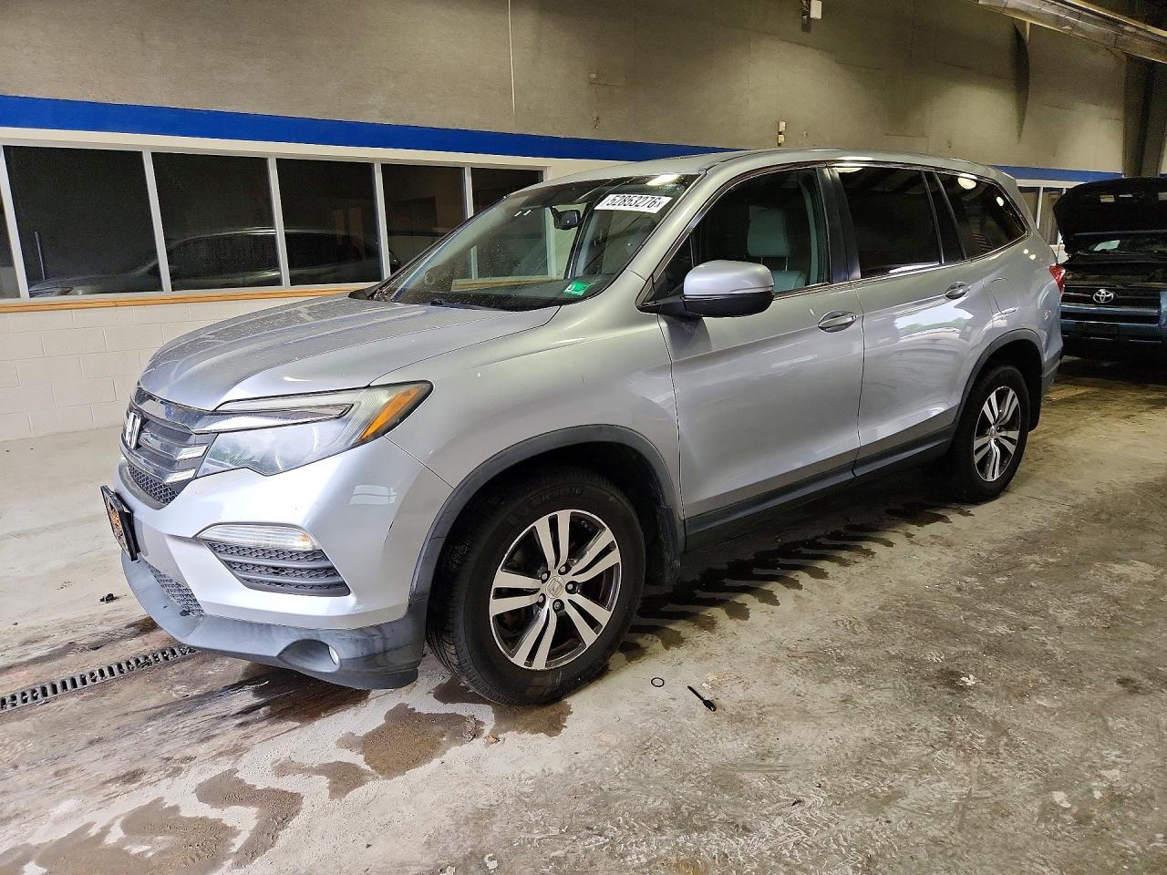 2016 Honda Pilot VIN 5FNYF6H56GB016073 photo 1