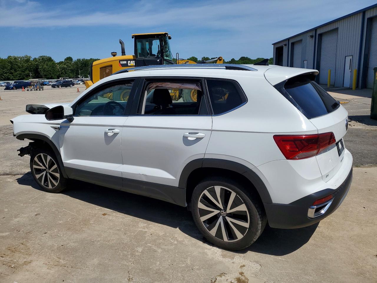 2024 Volkswagen All other VIN 3VVSX7B25RM022597 photo 2