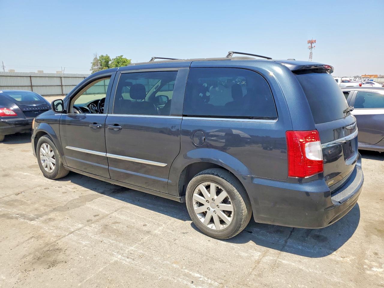 2014 Chrysler Minivan VIN 2C4RC1BG3ER444095 photo 2