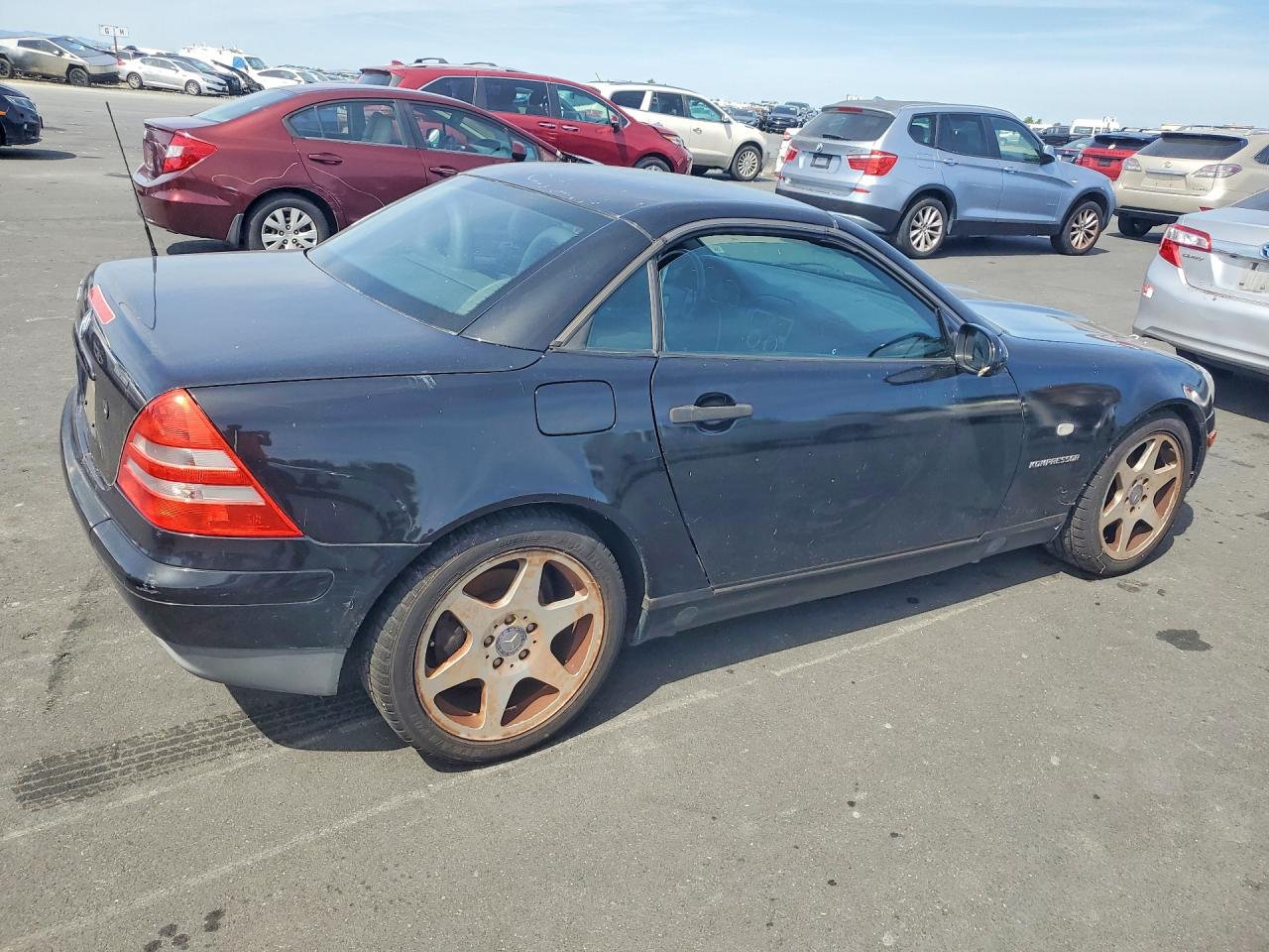 2000 Mercedes-Benz Slk-class VIN WDBKK47F8YF168870 photo 3