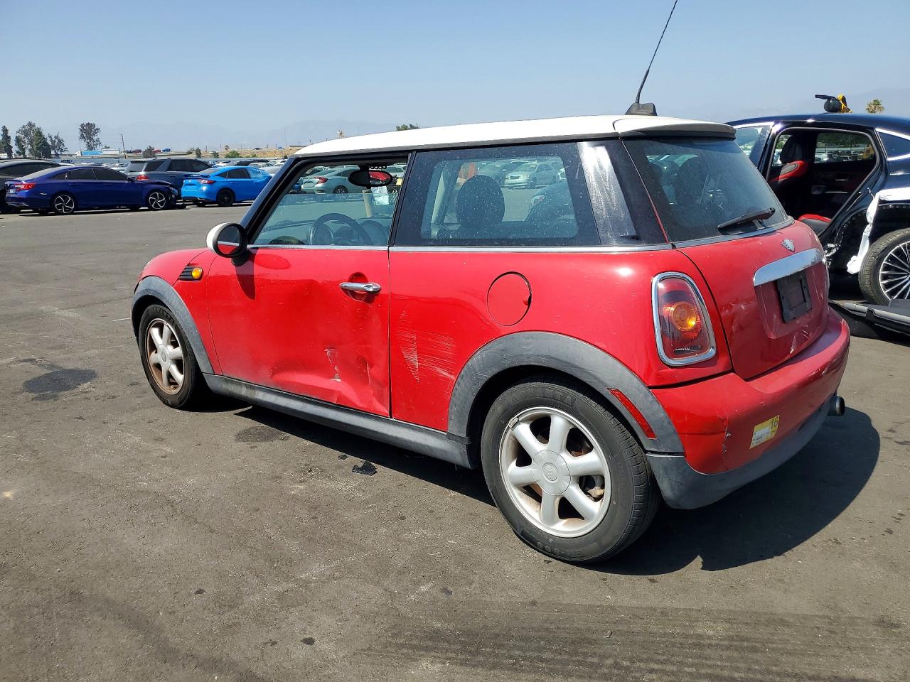 2008 Mini Cooper VIN WMWMF33578TT67963 photo 2