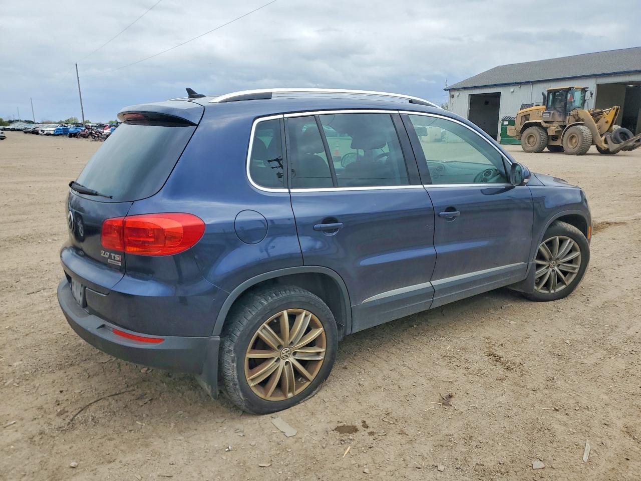 2015 Volkswagen Tiguan VIN WVGBV7AX1FW611316 photo 3