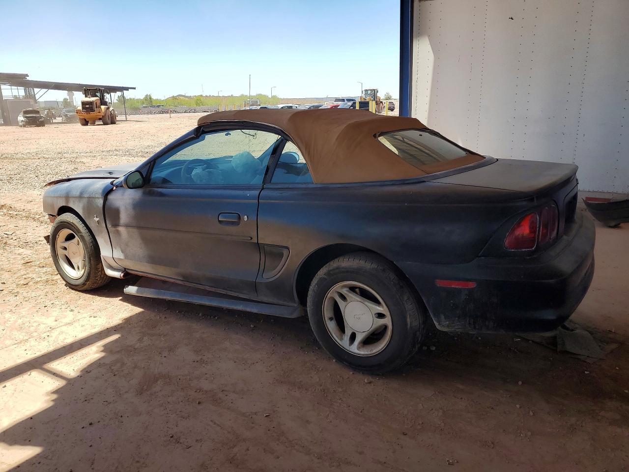 1996 Ford Mustang VIN 1FALP4445TF205319 photo 2