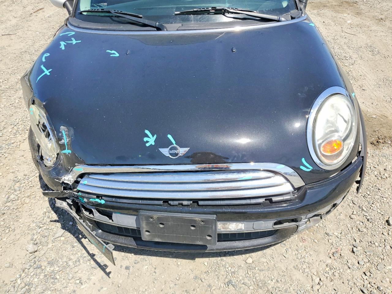 2010 MINI Cooper VIN WMWMF3C53ATZ65232 photo 11