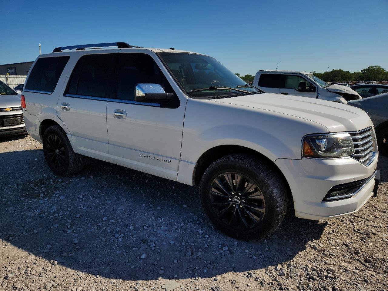 2015 Lincoln Navigator VIN 5LMJJ2JT8FEJ08988 photo 4