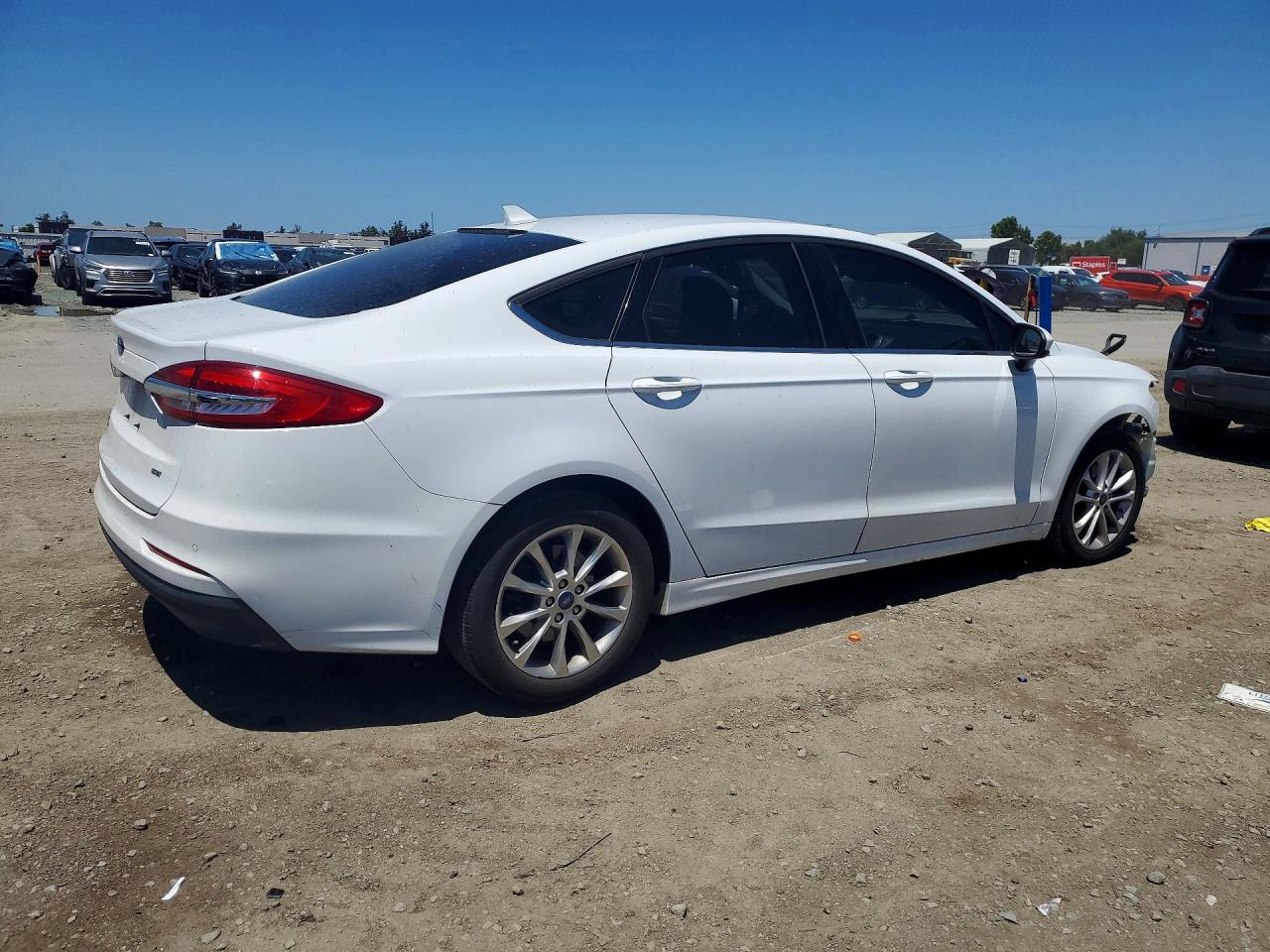 2019 Ford Fusion VIN 3FA6P0H72KR255541 photo 3