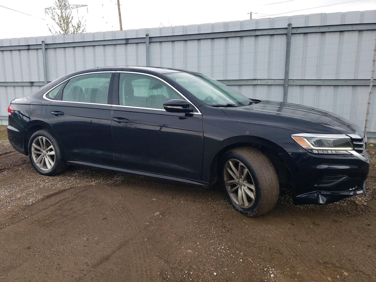 2021 Volkswagen Passat VIN 1VWBA7A3XMC002900 photo 4