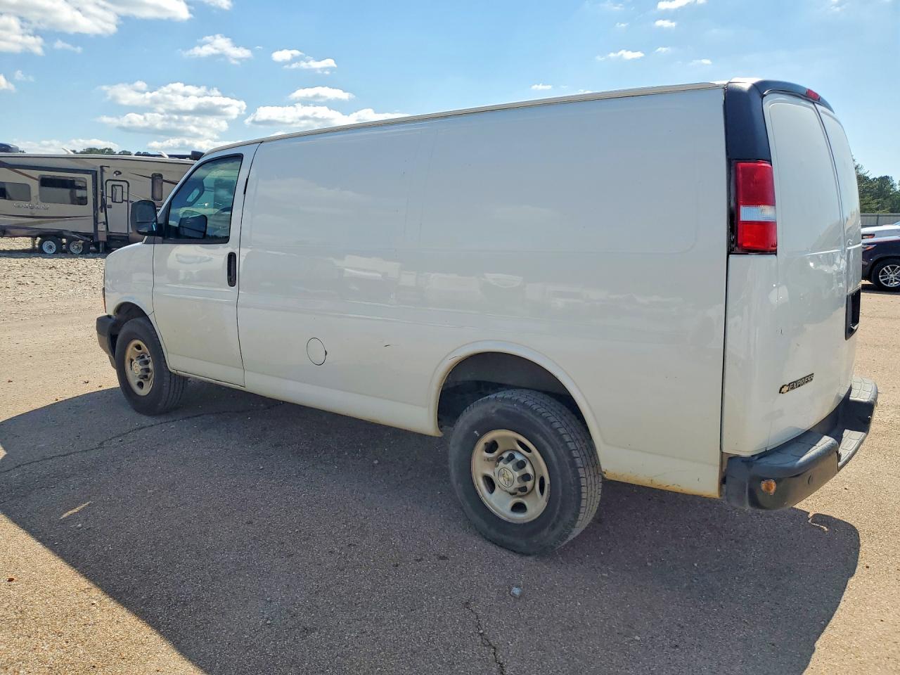 2022 CHEVROLET Express VIN 1GCWGAFP6N1174804 photo 2