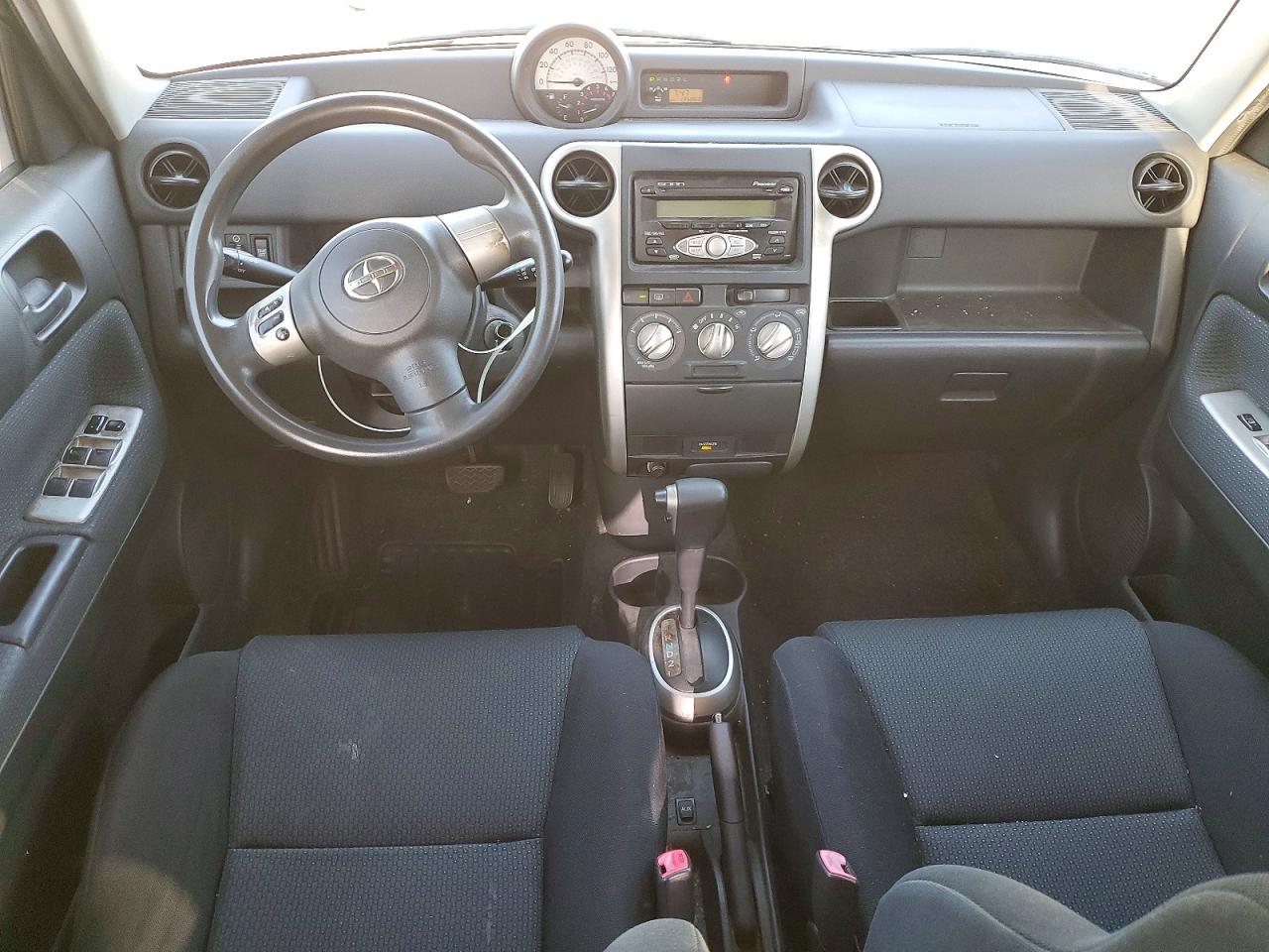 2006 Toyota Scion VIN JTLKT324X64121741 photo 8
