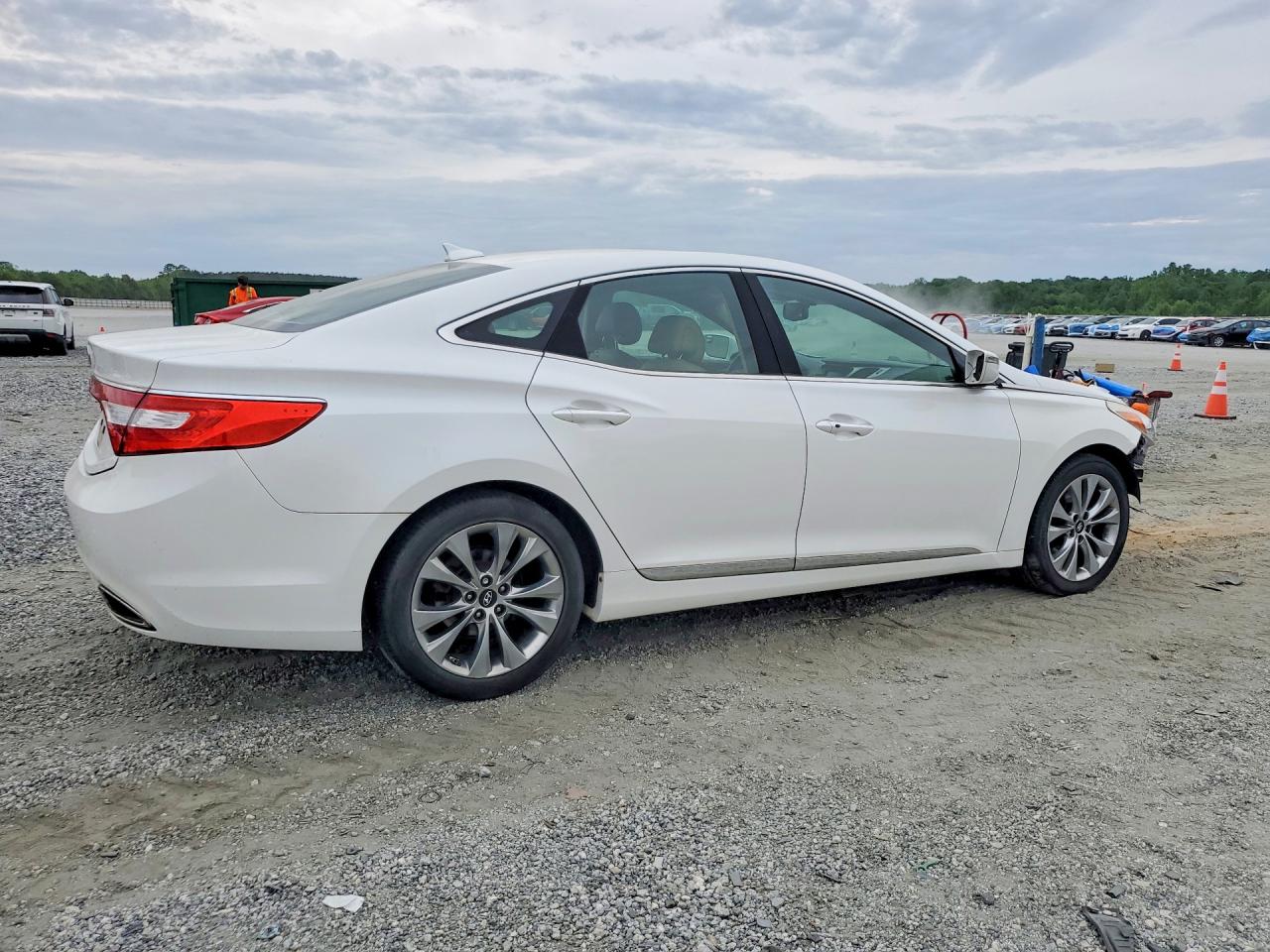 2014 Hyundai Azera VIN KMHFG4JG9EA368330 photo 3