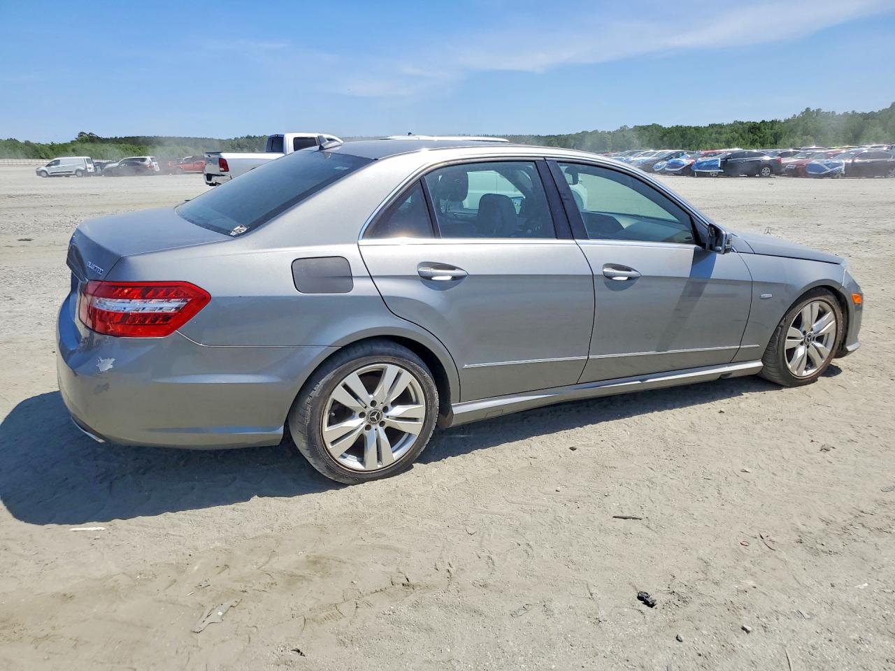 2011 Mercedes-Benz E-class VIN WDDHF2EBXBA451057 photo 3