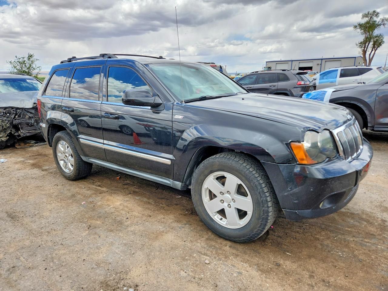 2008 Jeep Cherokee VIN 1J8HR582X8C211625 photo 4