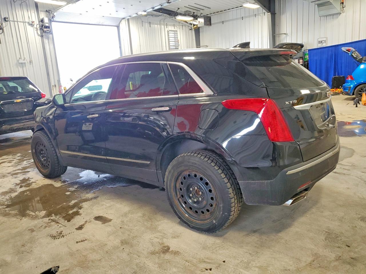 2018 Xt5 VIN 1GYKNARS3JZ193062 photo 2