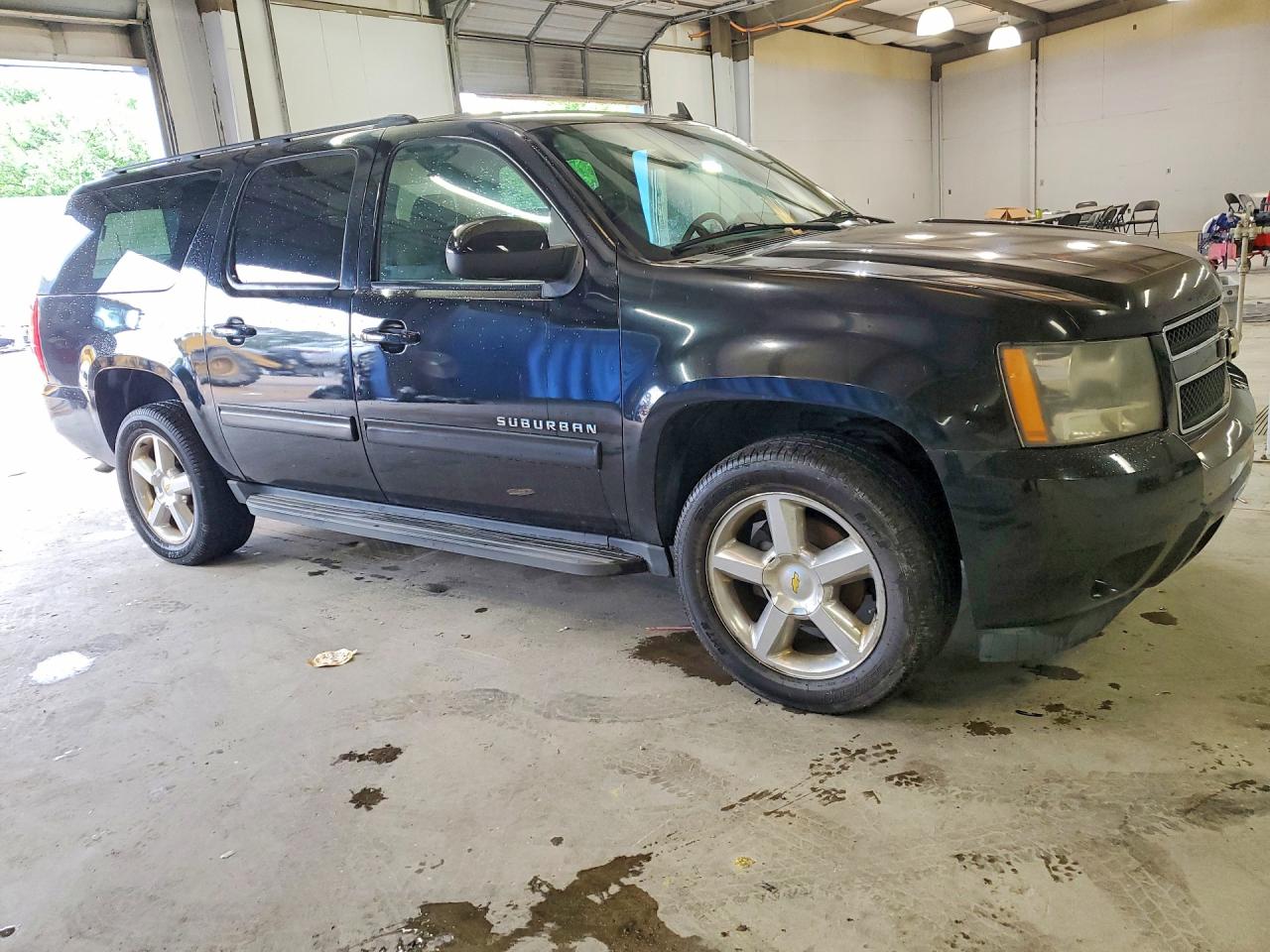 2011 Chevrolet Suburban VIN 1GNSKJE37BR189943 photo 4