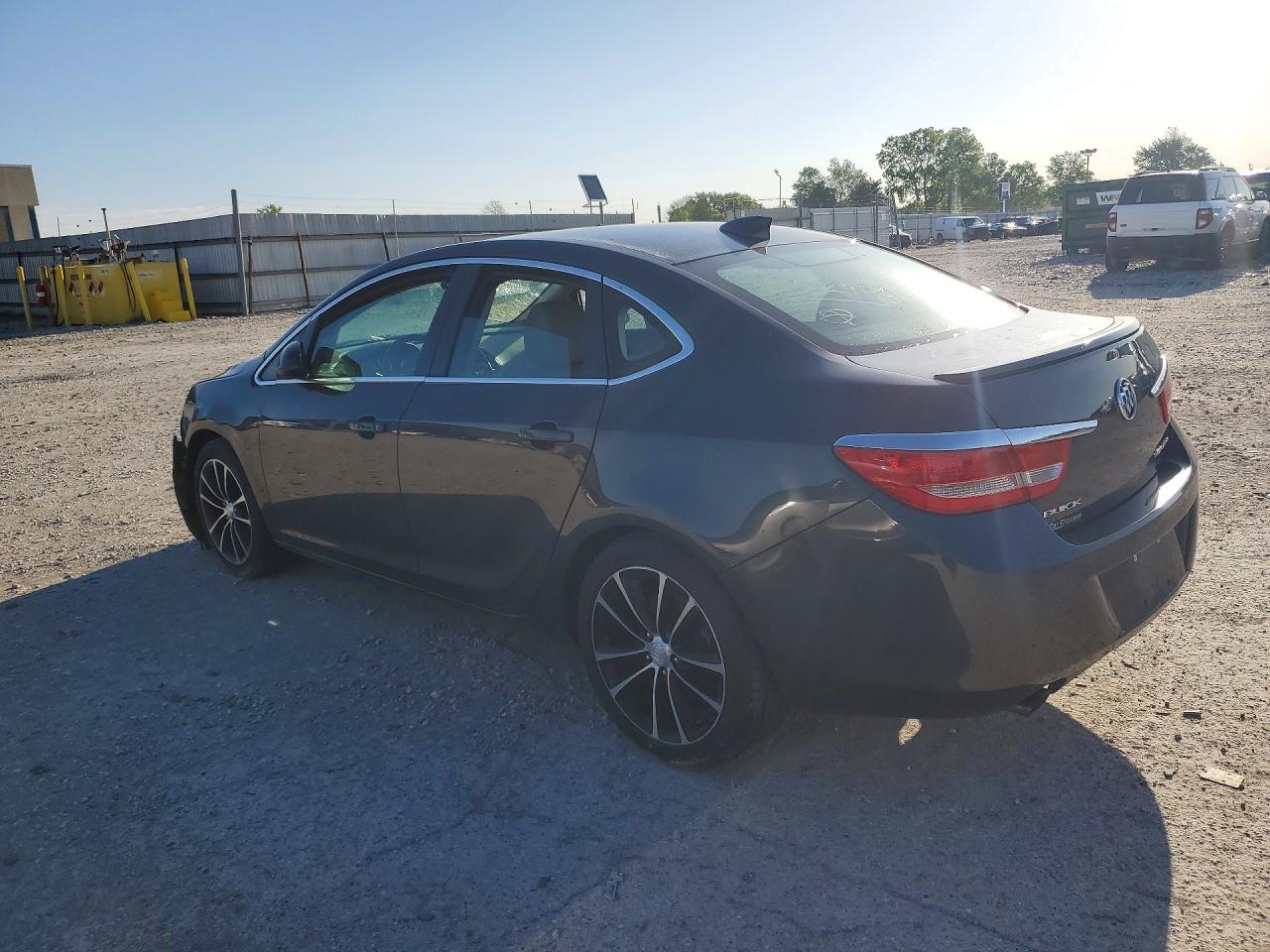 2016 Buick Verano VIN 1G4PW5SK2G4182405 photo 2