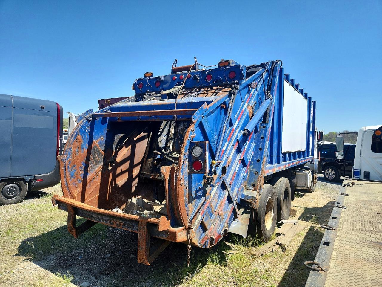2011 MACK All other VIN 1M2AV02C8BM008450 photo 4