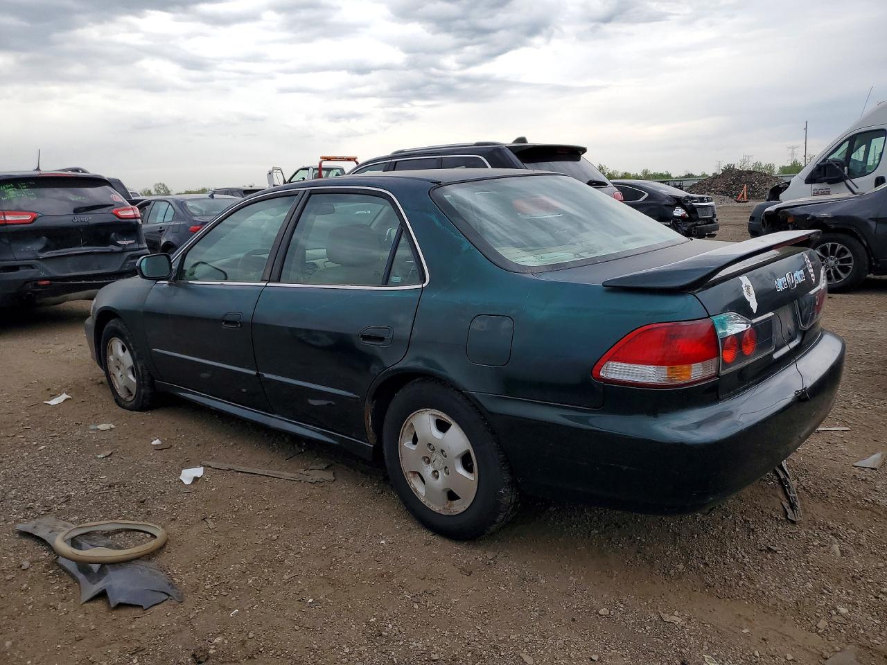 2001 Honda Accord VIN 1HGCG165X1A027382 photo 2