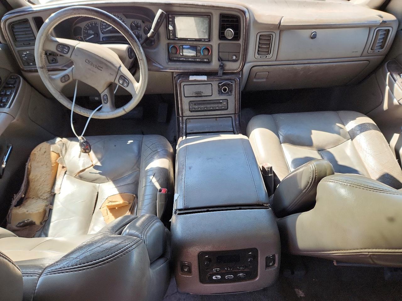 2005 GMC Yukon VIN 1GKFK66U55J266752 photo 8