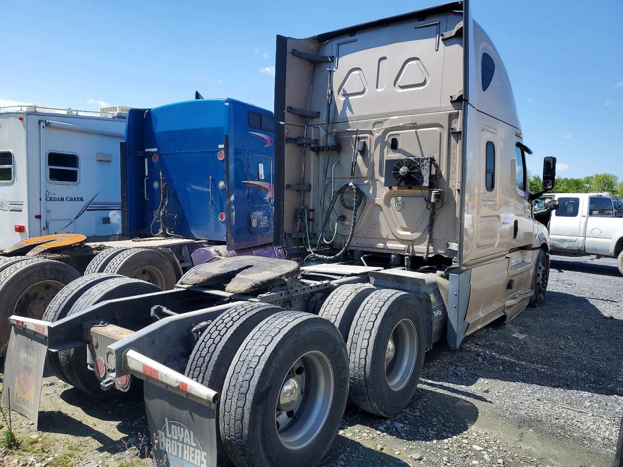 2019 FREIGLINER All other VIN 3AKJHHDR8KSGC6008 photo 4