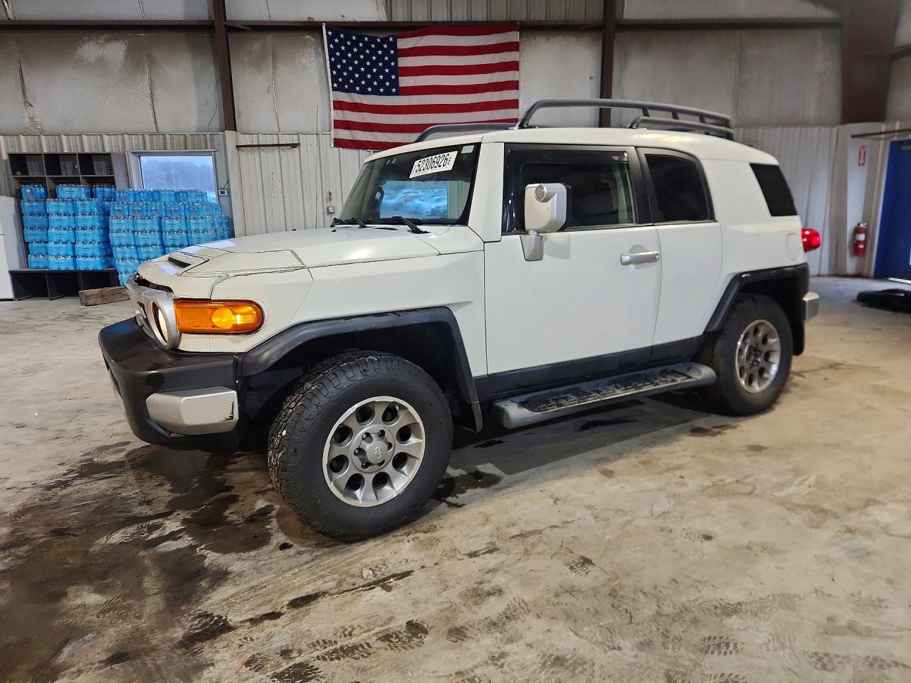 2011 Toyota Fj cruiser VIN JTEBU4BF6BK114027 photo 1
