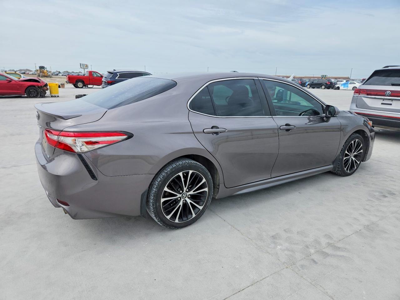 2018 Toyota Camry VIN 4T1B11HK7JU582511 photo 3