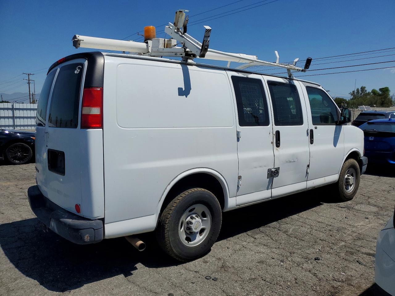 2007 CHEV Express VIN 1GCGG25V271223770 photo 3