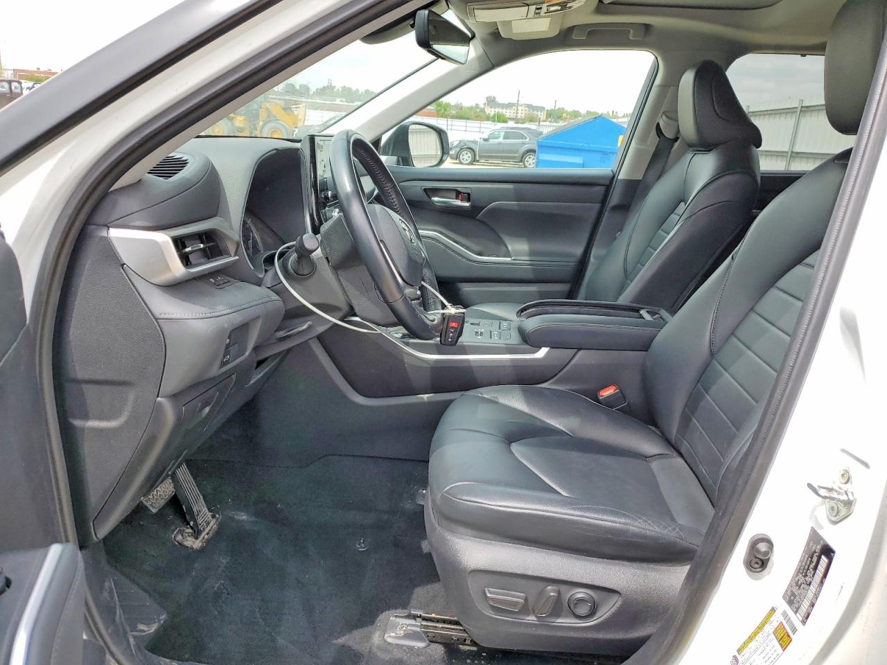 2022 Toyota Highlander VIN 5TDGZRBHXNS561502 photo 7