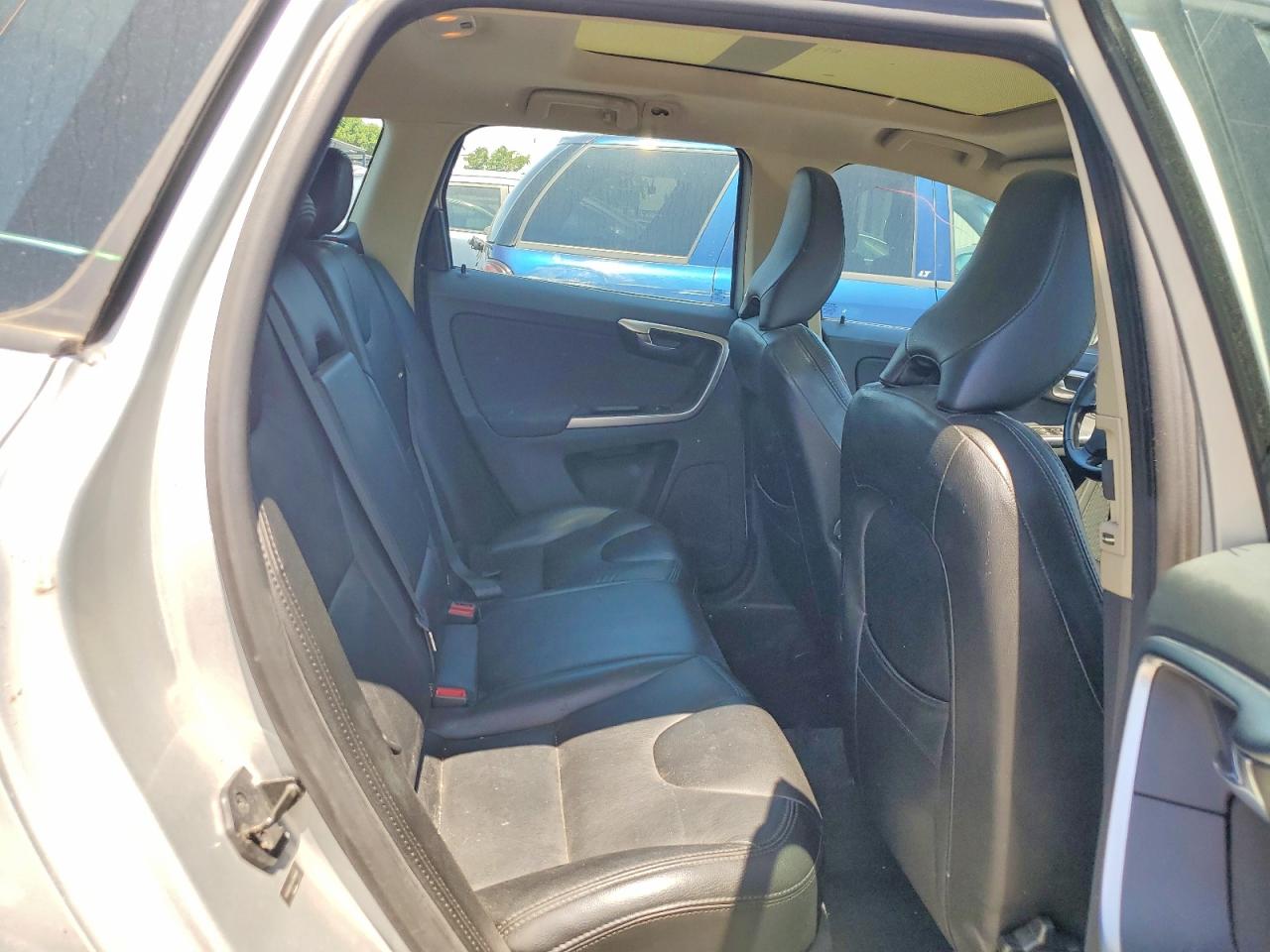 2010 Volvo Xc60 VIN YV4960DL0A2082633 photo 11