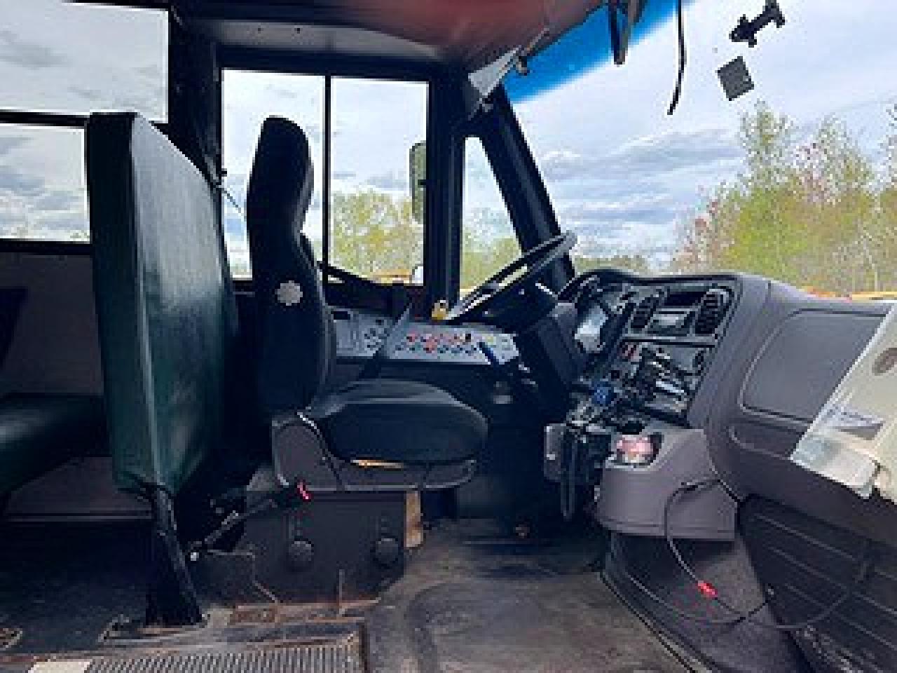 2015 FREIGHTLINER All models VIN 4UZABPDU9FCGL9813 photo 5