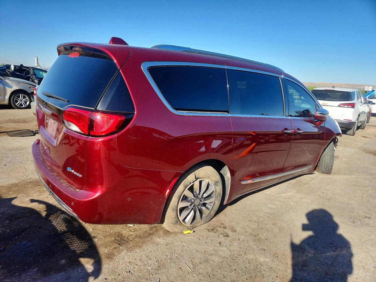 2020 Chrysler Pacifica VIN 2C4RC1N75LR124589 photo 3