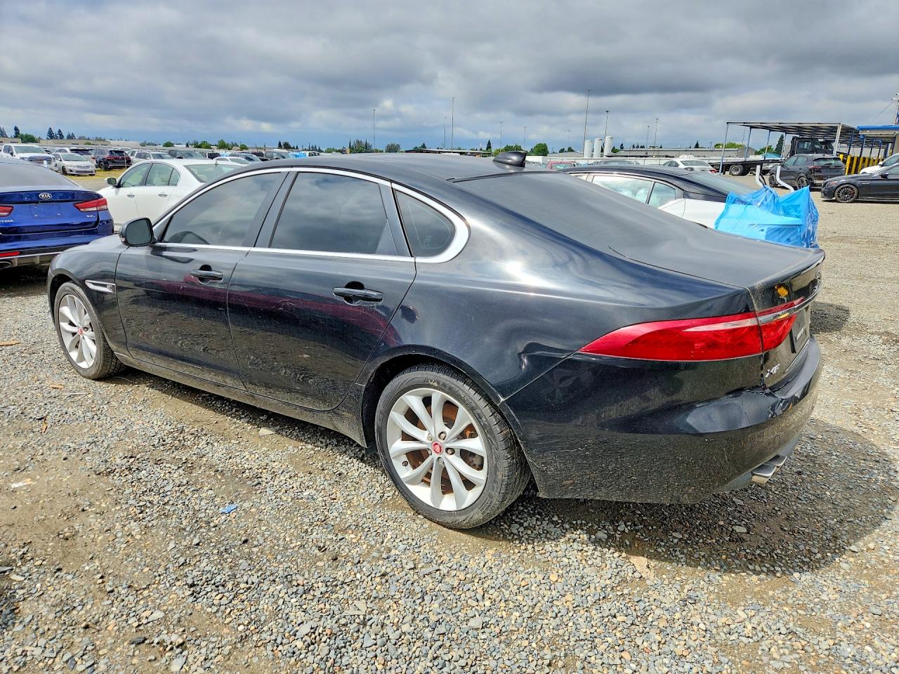 2017 Jaguar Xf VIN SAJBD4BN0HCY47285 photo 2