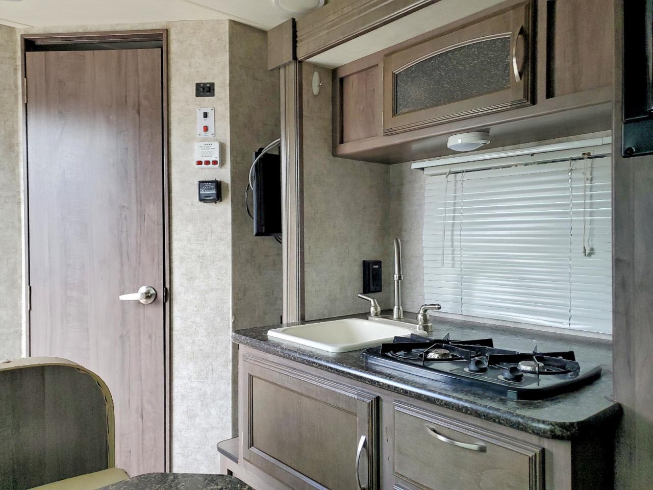 2017 WINNEBAGO M-170s VIN 54CTW1H29H3032009 photo 8