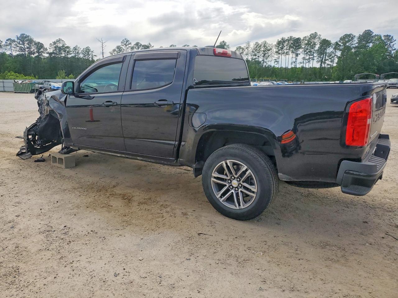 2021 Chevrolet Colorado VIN 1GCGSBEN0M1244028 photo 2