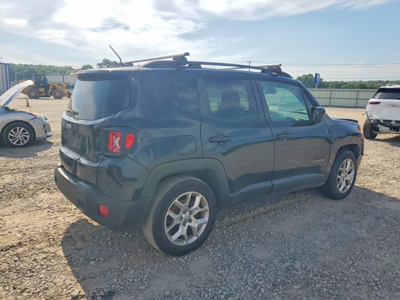 2017 Jeep Renegade VIN ZACCJABB7HPE58851 photo 3