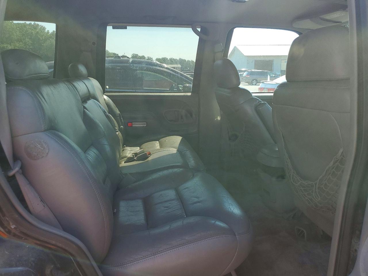 1999 Chevrolet Tahoe VIN 1GNEK13R7XJ321013 photo 11