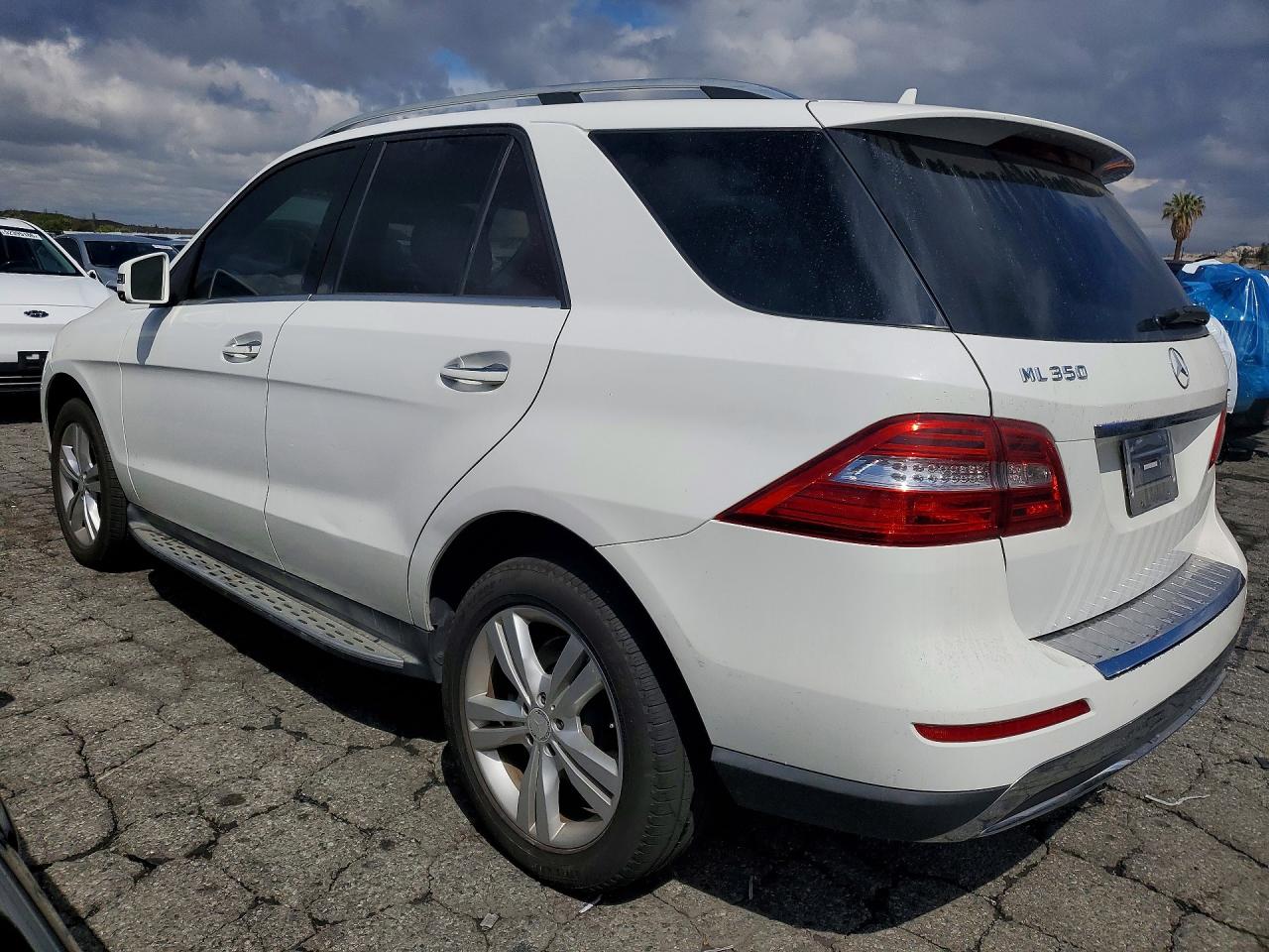 2015 Mercedes-Benz M-class VIN 4JGDA5JBXFA561672 photo 2