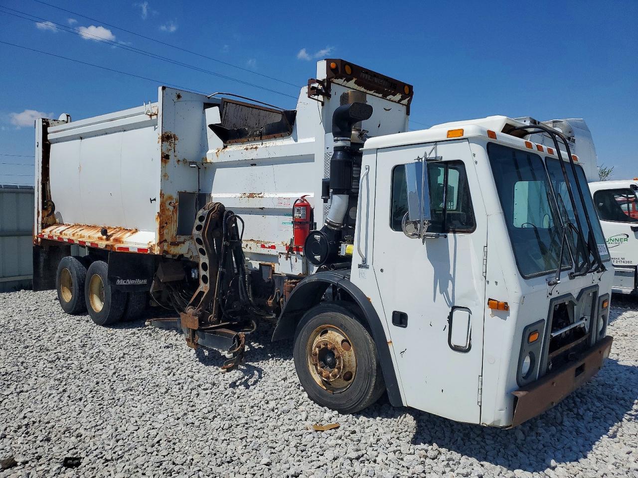 2016 MACK All other VIN 1M2AU04C7GM010746 photo 1
