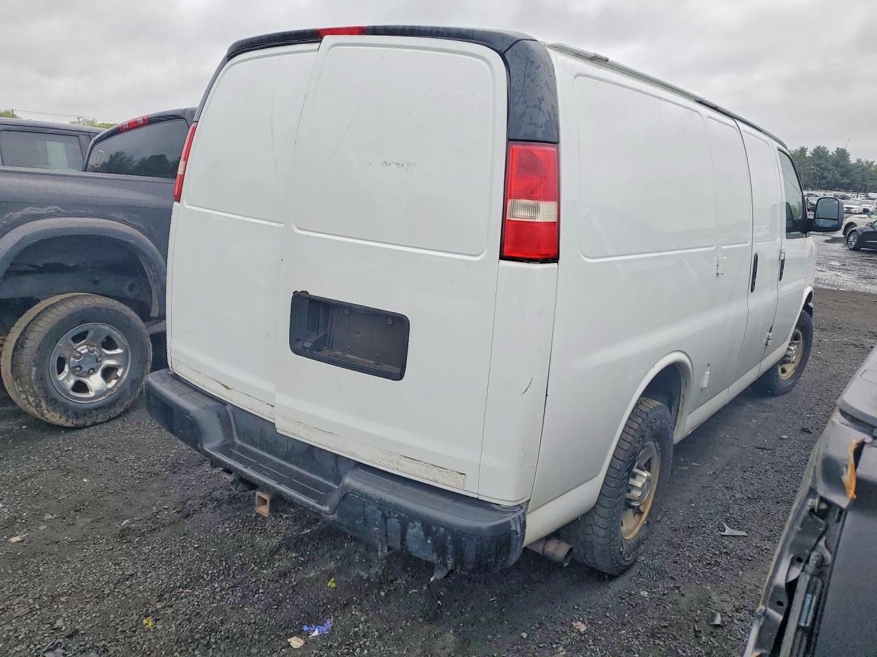 2015 CHEV Express VIN 1GCWGFCF3F1152611 photo 3
