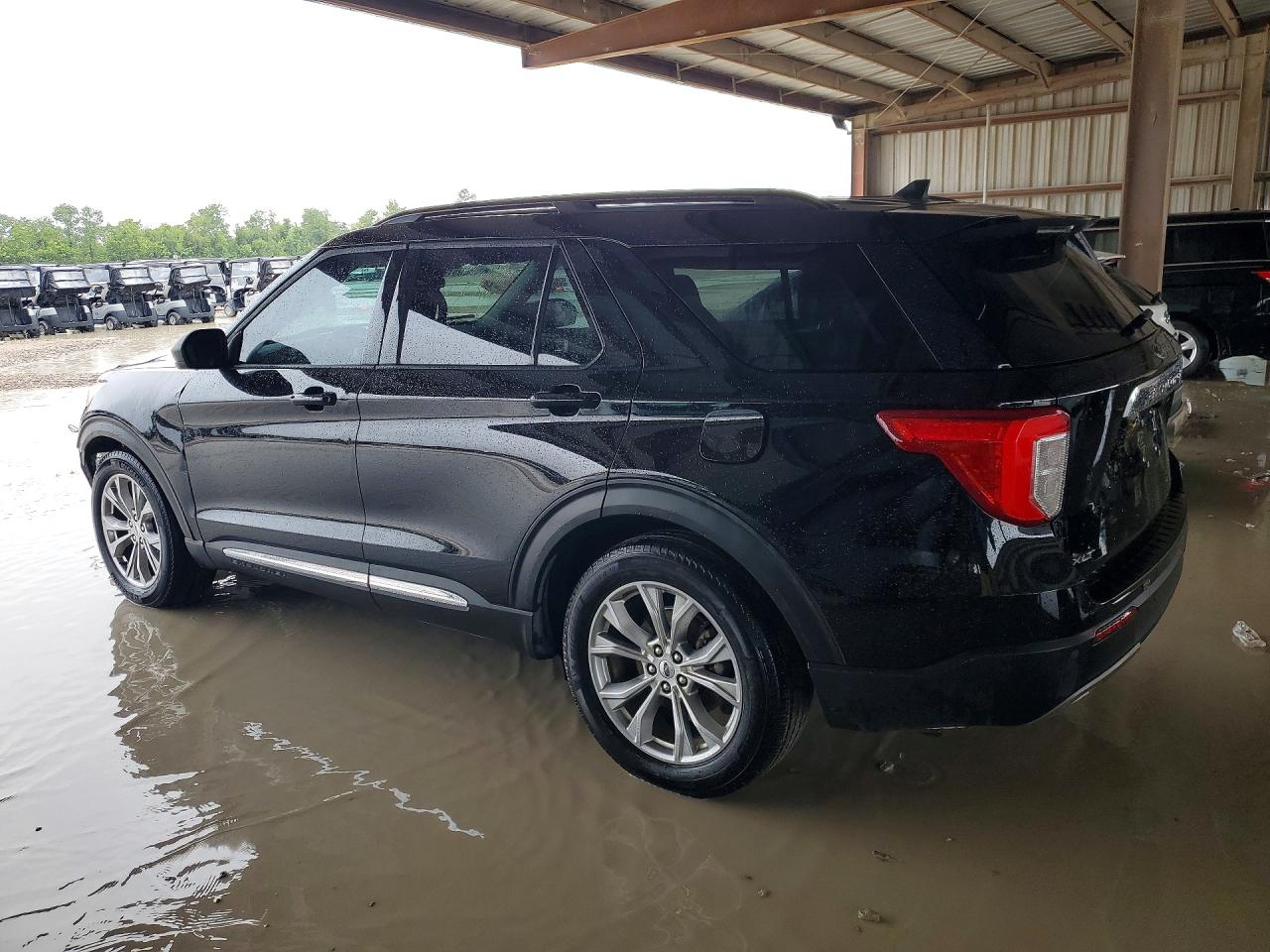 2024 Ford Explorer VIN 1FMSK7DH7RGA87276 photo 2