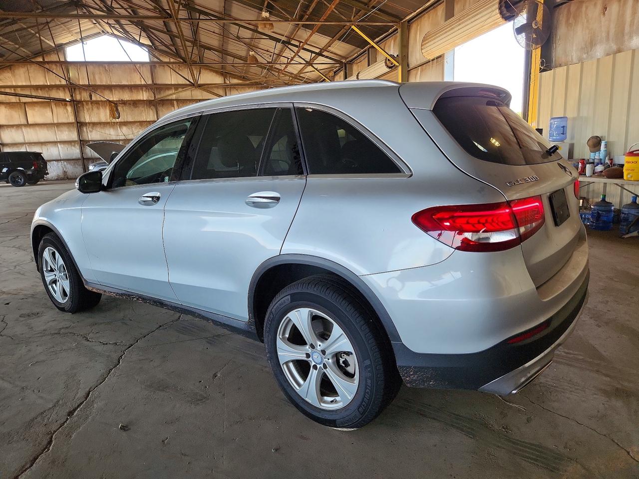 2017 Mercedes-Benz Glc class VIN WDC0G4JB0HF141074 photo 2