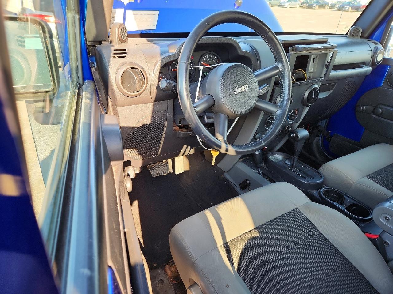 2008 Jeep Wrangler / VIN 1J4FA24108L606019 photo 8